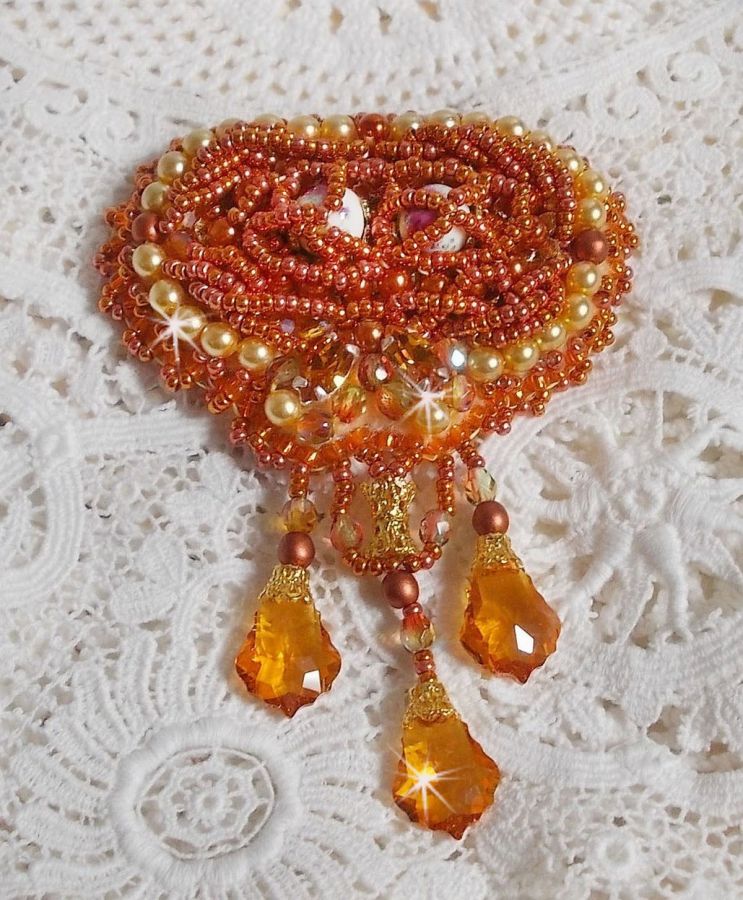 Rumba brosje brodert med Swarovski krystaller, rhinestones, Tangerine navettes, runde perler og seed perler
