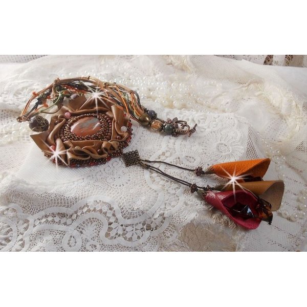 Amber Romance halskjede brodert med karamell / oransje / mahogny lær, halvedelstener (agat, sitrin, Picasso Jasper) og Swarovski-krystaller