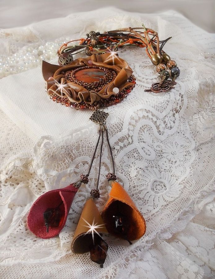 Amber Romance halskjede brodert med karamell / oransje / mahogny lær, halvedelstener (agat, sitrin, Picasso Jasper) og Swarovski-krystaller