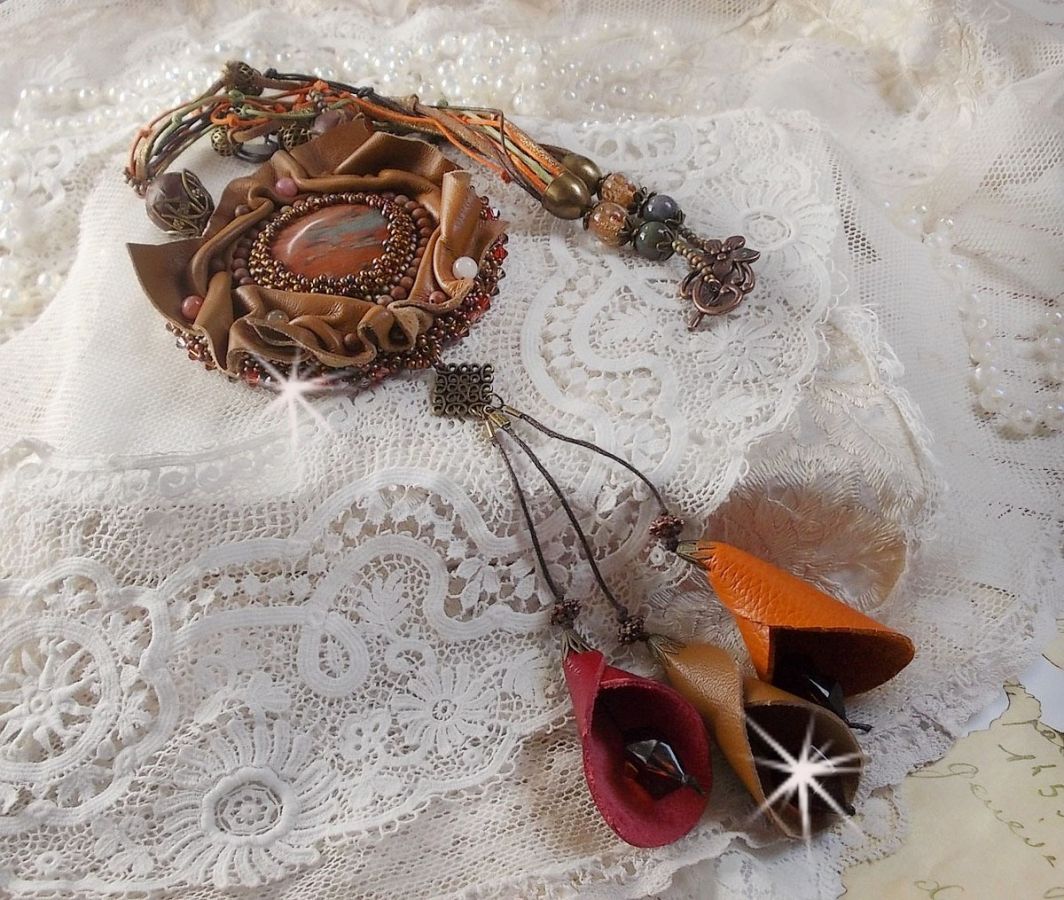 Amber Romance halskjede brodert med karamell / oransje / mahogny lær, halvedelstener (agat, sitrin, Picasso Jasper) og Swarovski-krystaller