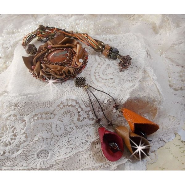 Amber Romance halskjede brodert med karamell / oransje / mahogny l&aelig;r, halvedelstener (agat, sitrin, Picasso Jasper) og Swarovski-krystaller