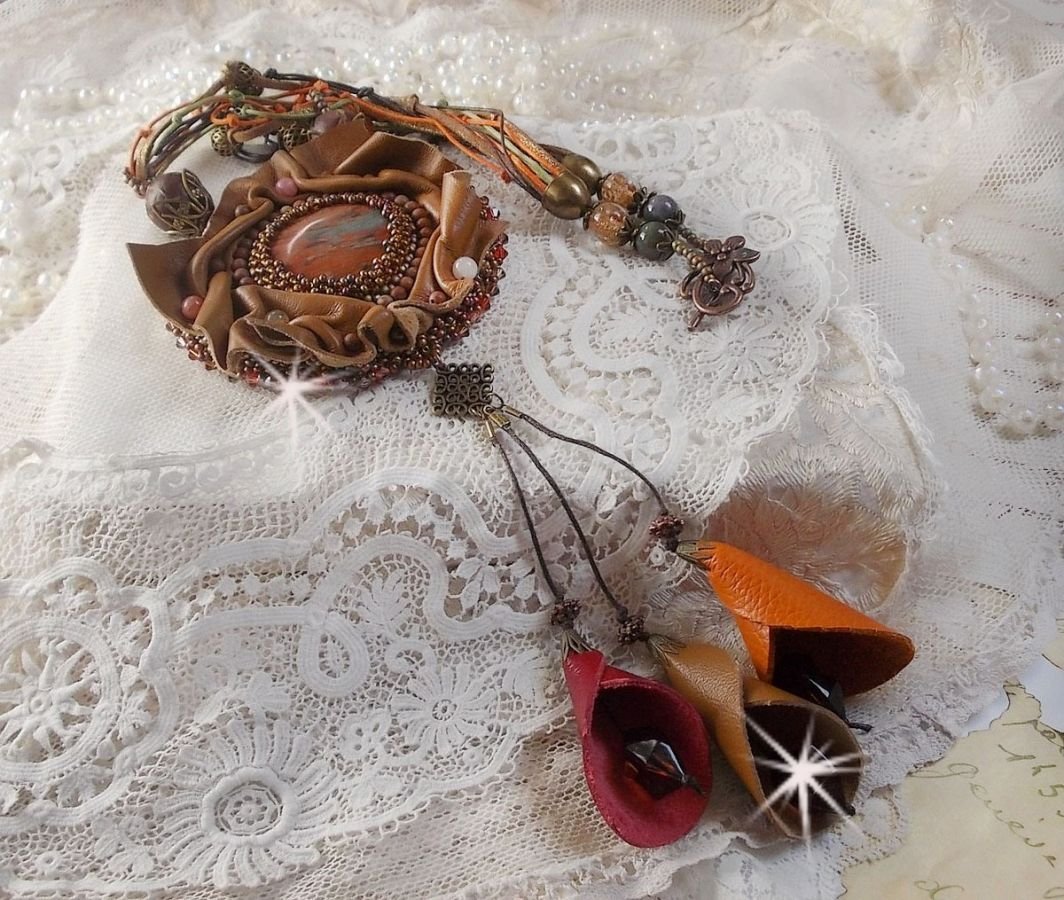 Amber Romance halskjede brodert med karamell / oransje / mahogny lær, halvedelstener (agat, sitrin, Picasso Jasper) og Swarovski-krystaller