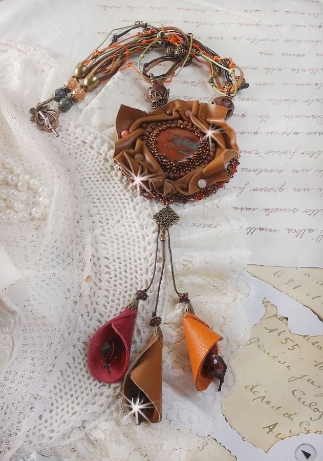 Amber Romance halskjede brodert med karamell / oransje / mahogny lær, halvedelstener (agat, sitrin, Picasso Jasper) og Swarovski-krystaller