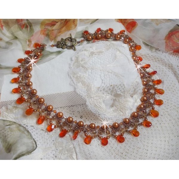 Rav halskjede med Swarovski krystallperler og fasetterte glassdr&aring;per