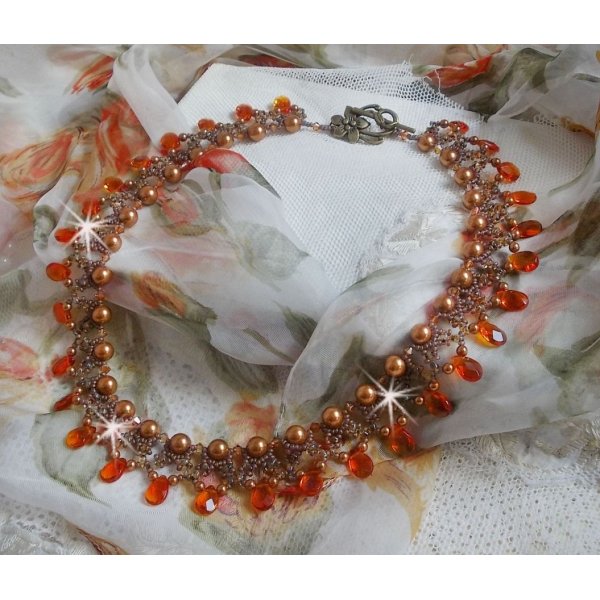 Rav halskjede med Swarovski krystallperler og fasetterte glassdr&aring;per