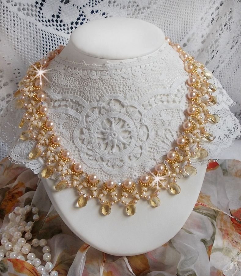 Charmeuse Champagne halskjede med Swarovski-krystaller og fasetterte glassdråper