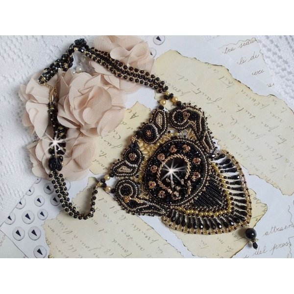 Cleopatra halskjede brodert med svart onyx, perler og fr&oslash;perler 