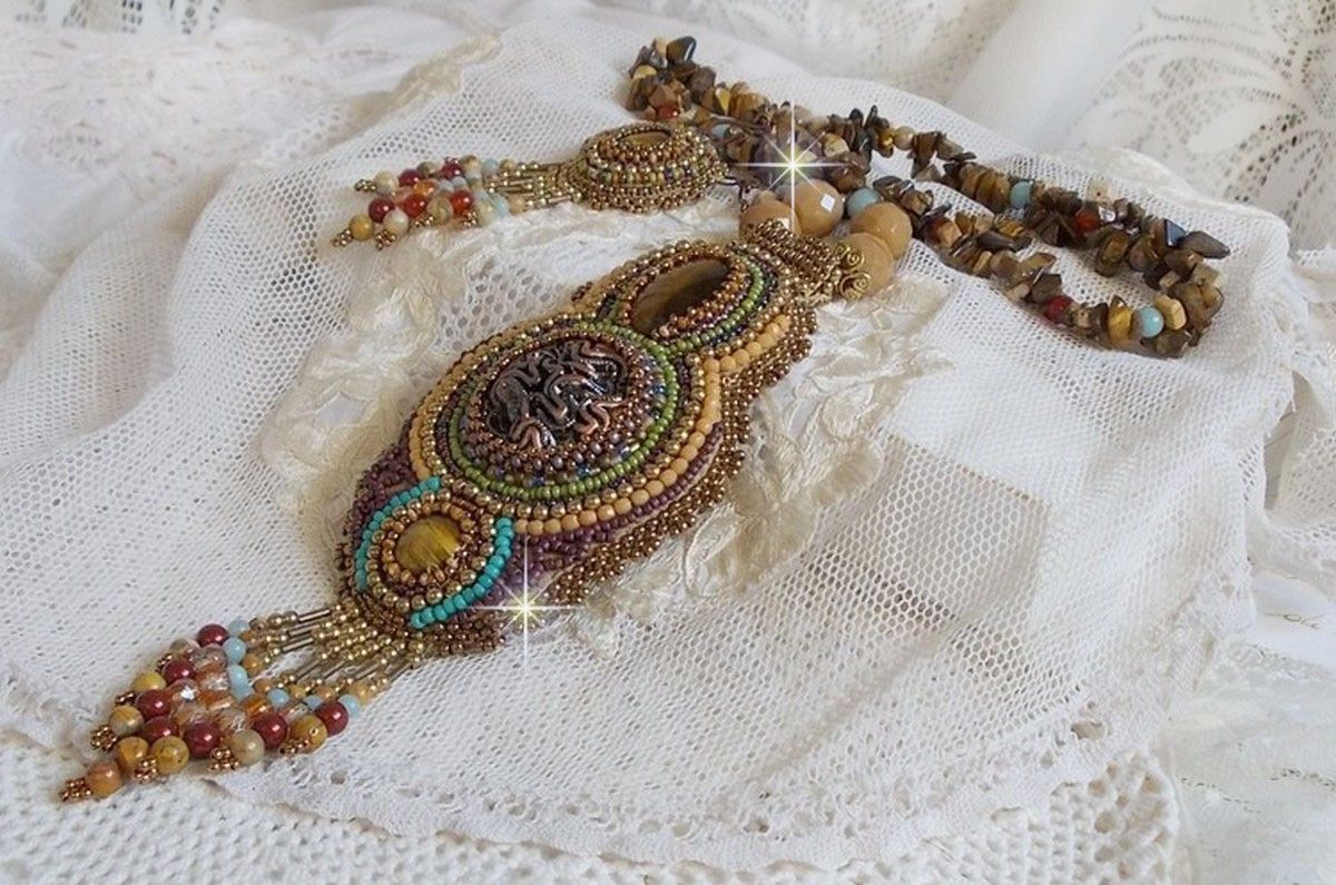 Fauve anheng halskjede brodert med flere tigerøyne, Haute-Couture-stil