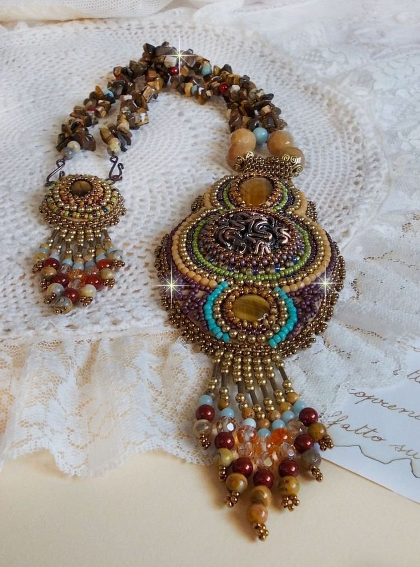 Fauve anheng halskjede brodert med flere tigerøyne, Haute-Couture-stil