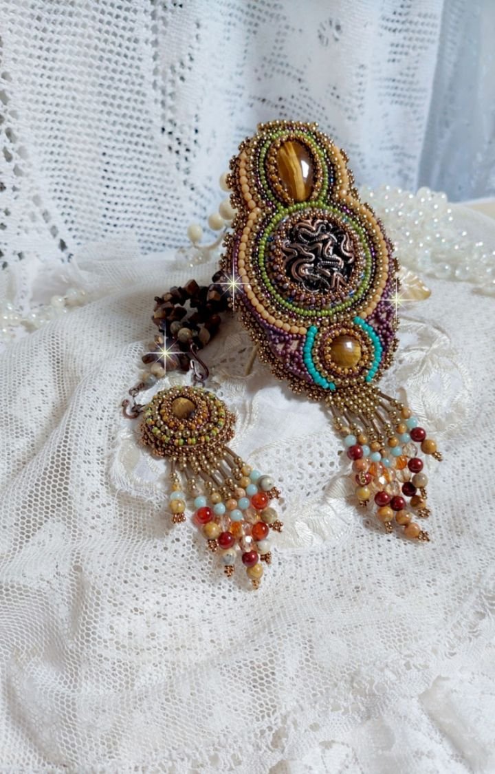Fauve anheng halskjede brodert med flere tigerøyne, Haute-Couture-stil