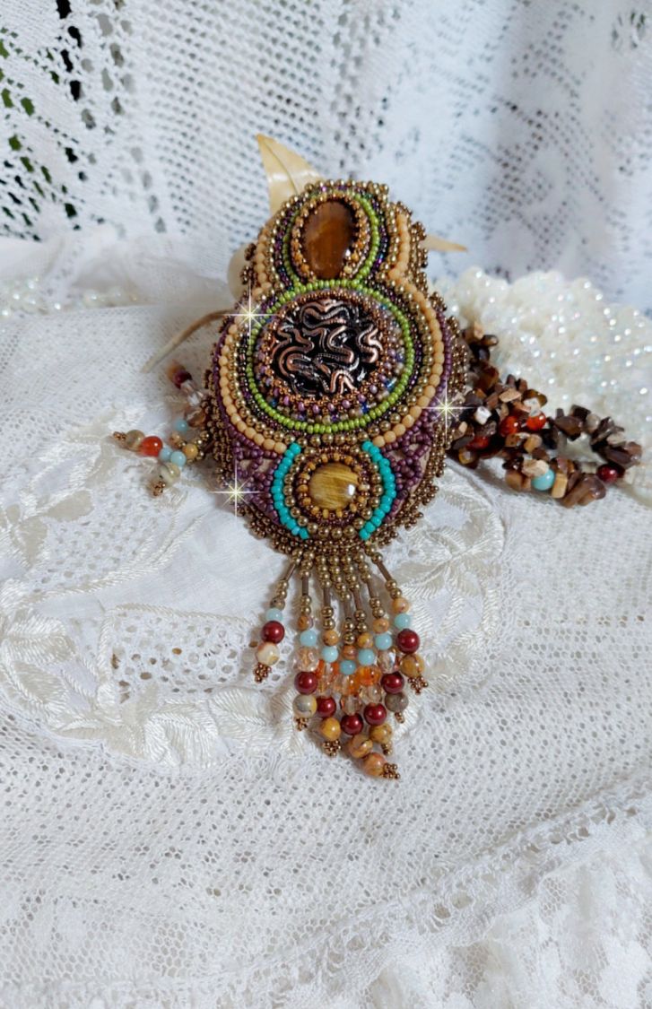 Fauve anheng halskjede brodert med flere tigerøyne, Haute-Couture-stil