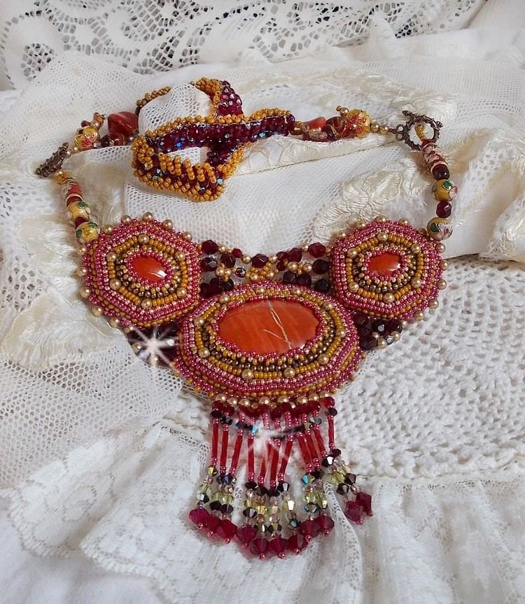 Red Jasper halskjede med halvedelstener Red Jasper med Swarovski krystaller, cloisonne perler, Muranos og frø perler