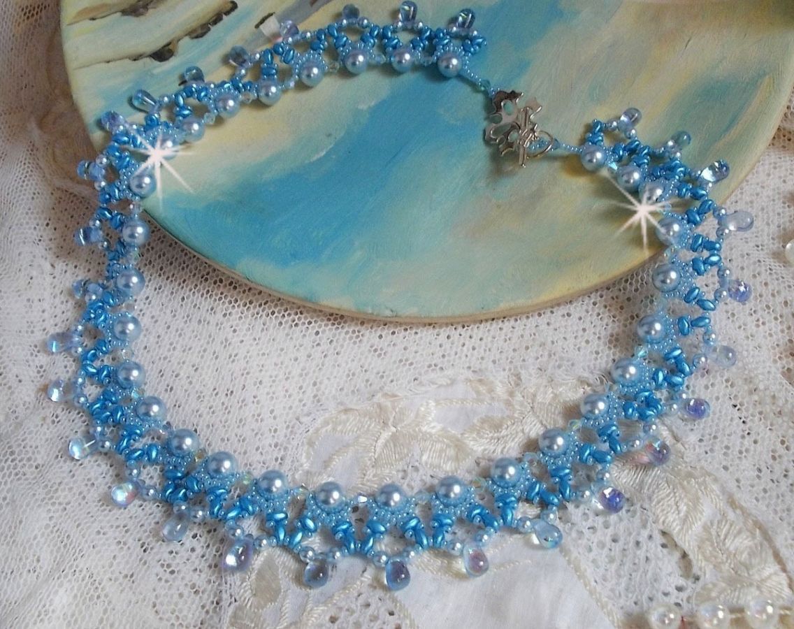 Lys Azur halskjede med Swarovski krystallperler og glass dråper
