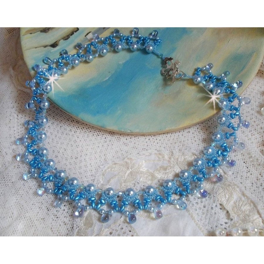 Lys Azur halskjede med Swarovski krystallperler og glass dråper