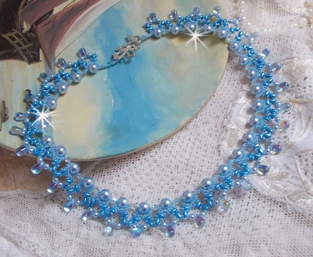 Lys Azur halskjede med Swarovski krystallperler og glass dråper