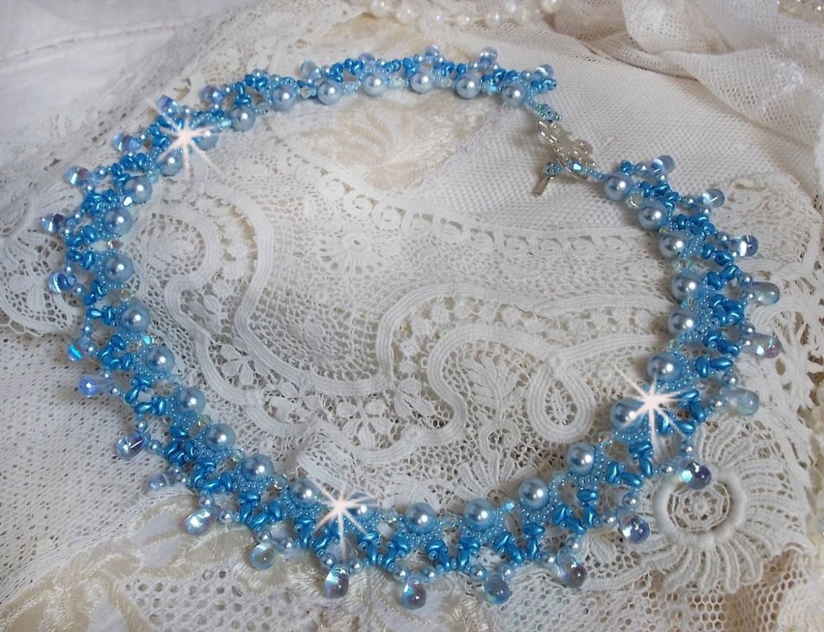 Lys Azur halskjede med Swarovski krystallperler og glass dråper