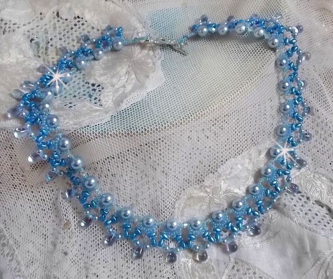 Lys Azur halskjede med Swarovski krystallperler og glass dråper