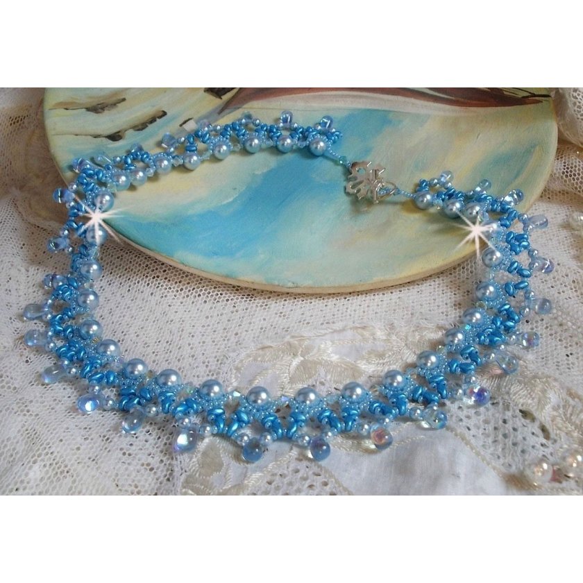 Lys Azur halskjede med Swarovski krystallperler og glass dråper