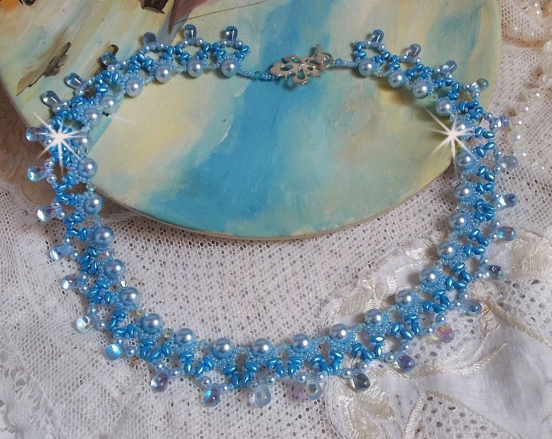 Lys Azur halskjede med Swarovski krystallperler og glass dråper