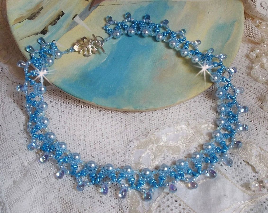 Lys Azur halskjede med Swarovski krystallperler og glass dråper