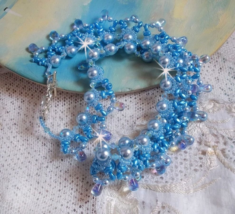 Lys Azur halskjede med Swarovski krystallperler og glass dråper