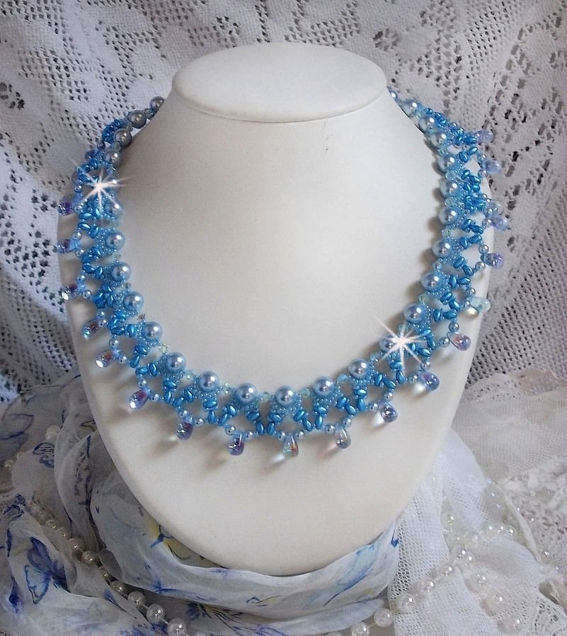 Lys Azur halskjede med Swarovski krystallperler og glass dråper