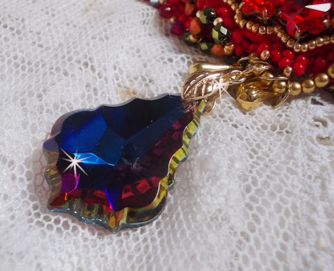 Mia Haute-Couture barokk / vintage halskjede brodert med Swarovski-krystaller, gullbelagt, forskjellige kvalitetsperler