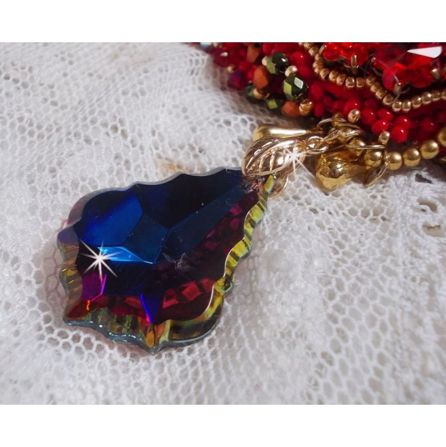 Mia Haute-Couture barokk / vintage halskjede brodert med Swarovski-krystaller, gullbelagt, forskjellige kvalitetsperler