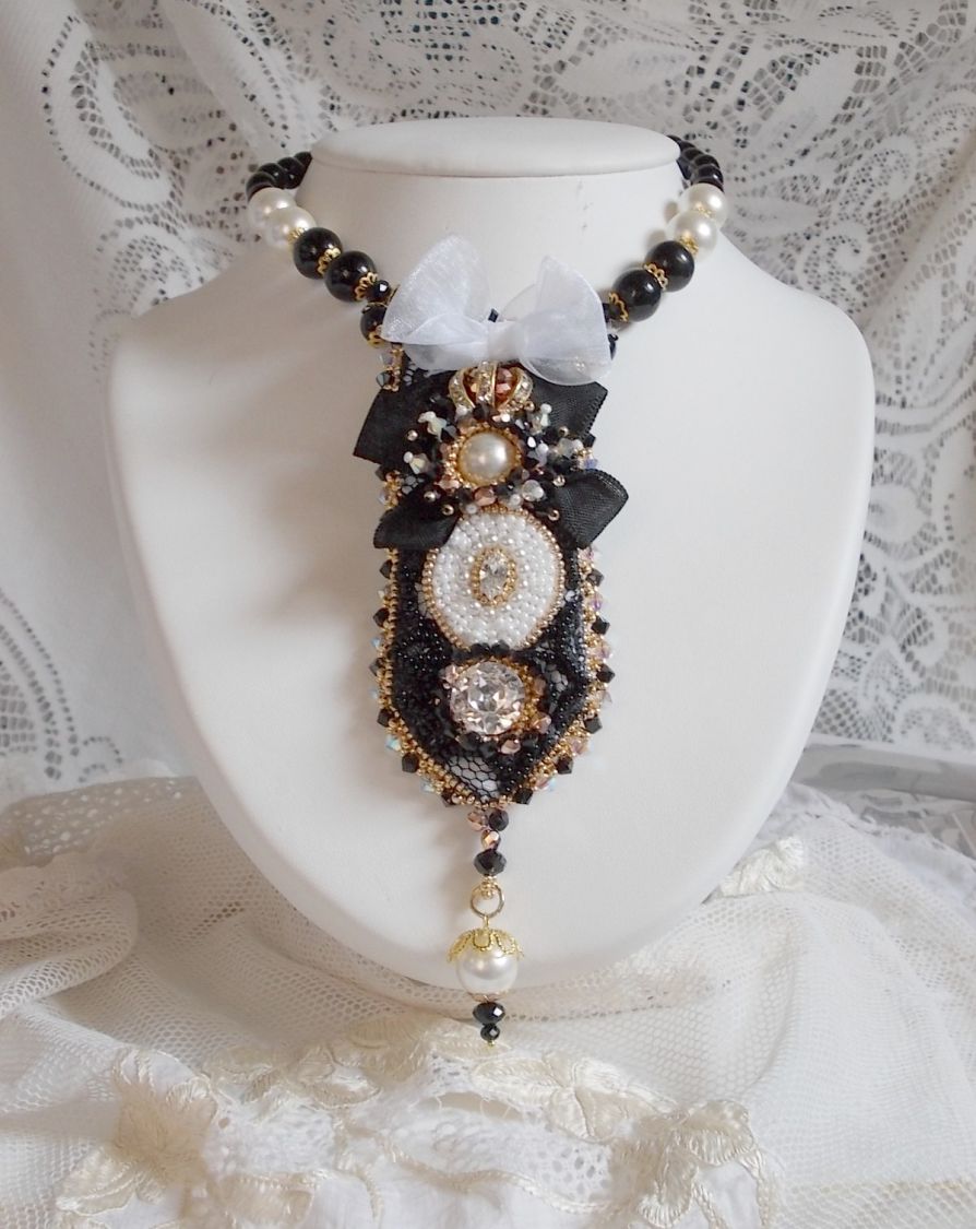 Vintage Sacred Black Haute-Couture halskjede brodert med Swarovski-krystaller, organzabånd og Miyuki-perler