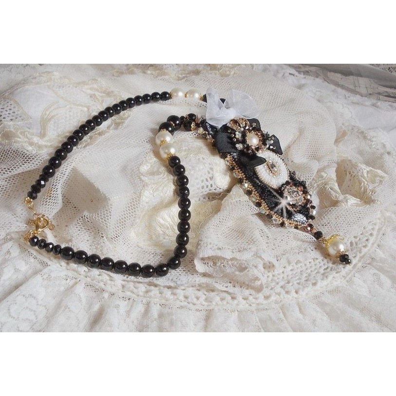Vintage Sacred Black Haute-Couture halskjede brodert med Swarovski-krystaller, organzabånd og Miyuki-perler
