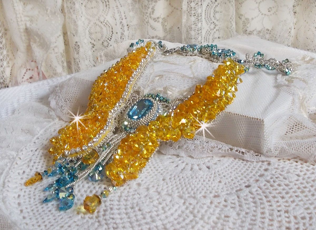 Versailles Haute-Couture sommerfuglhalskjede brodert med Swarovski-krystaller, sølv Miyuki frøperler og tilbehør i 925/1000 sølv 