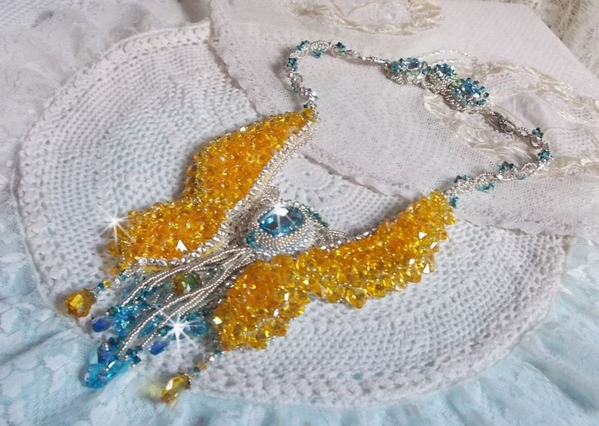 Versailles Haute-Couture sommerfuglhalskjede brodert med Swarovski-krystaller, sølv Miyuki frøperler og tilbehør i 925/1000 sølv 