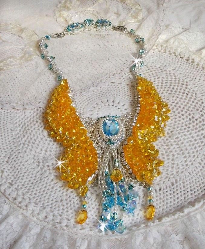 Versailles Haute-Couture sommerfuglhalskjede brodert med Swarovski-krystaller, sølv Miyuki frøperler og tilbehør i 925/1000 sølv 