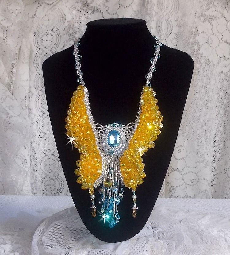 Versailles Haute-Couture sommerfuglhalskjede brodert med Swarovski-krystaller, sølv Miyuki frøperler og tilbehør i 925/1000 sølv 