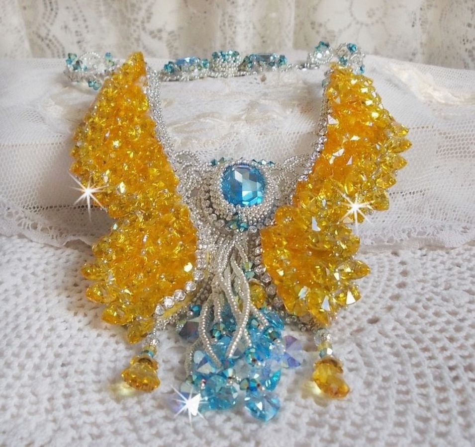 Versailles Haute-Couture sommerfuglhalskjede brodert med Swarovski-krystaller, sølv Miyuki frøperler og tilbehør i 925/1000 sølv 