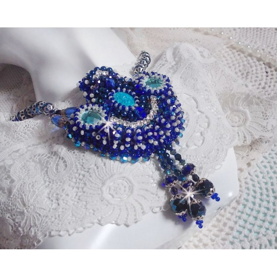 Paris Divine halskjede brodert med Swarovski-krystaller, bøhmiske krystallperler og frøperler 