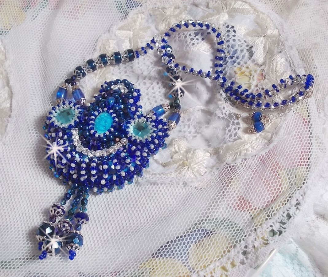 Paris Divine halskjede brodert med Swarovski-krystaller, bøhmiske krystallperler og frøperler 