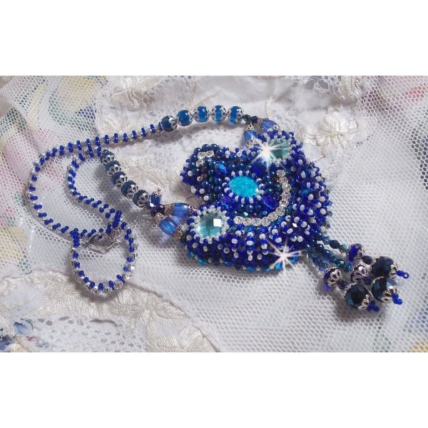 Paris Divine halskjede brodert med Swarovski-krystaller, bøhmiske krystallperler og frøperler 