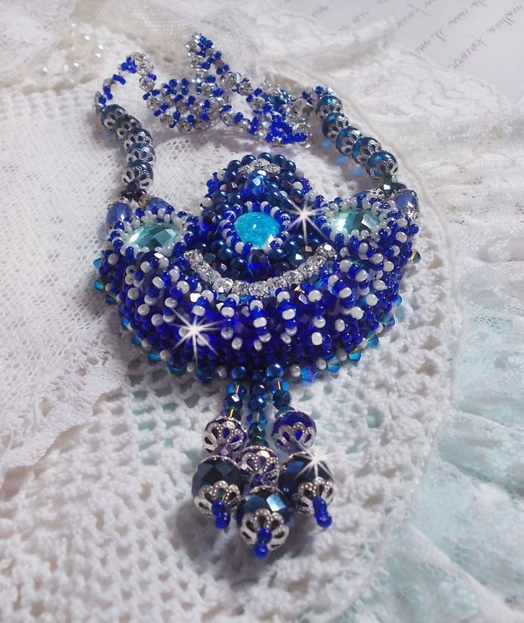Paris Divine halskjede brodert med Swarovski-krystaller, bøhmiske krystallperler og frøperler 