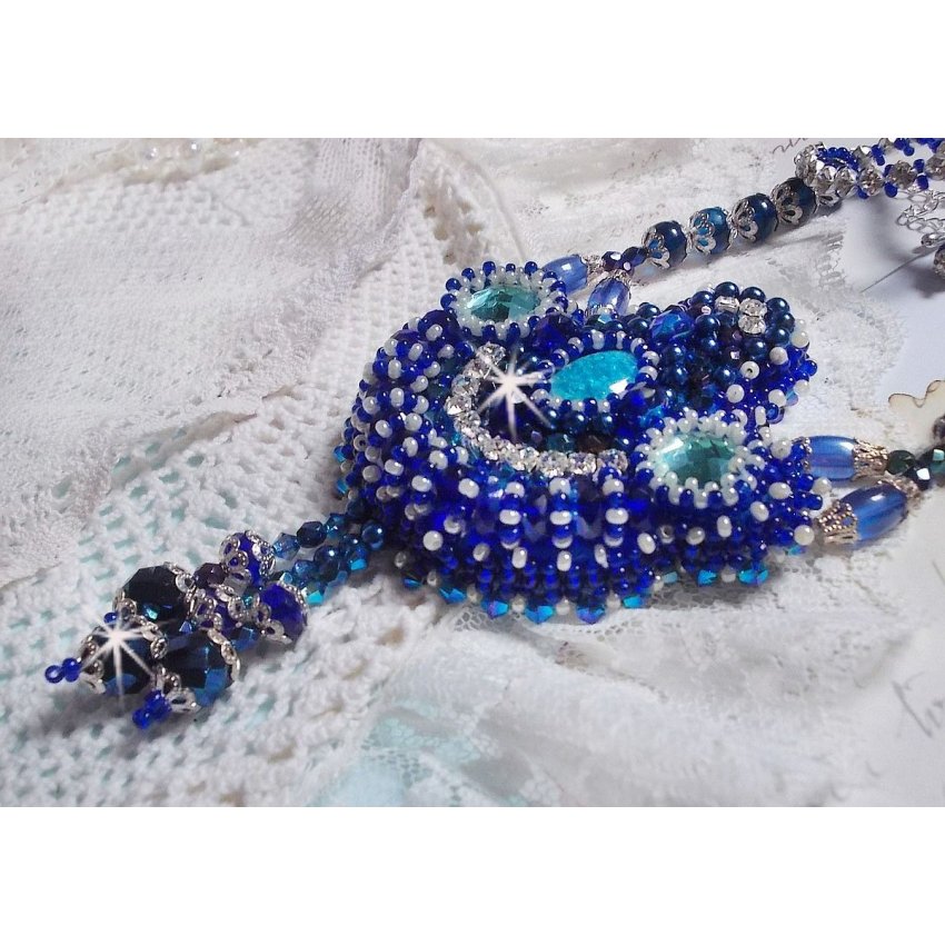 Paris Divine halskjede brodert med Swarovski-krystaller, bøhmiske krystallperler og frøperler 