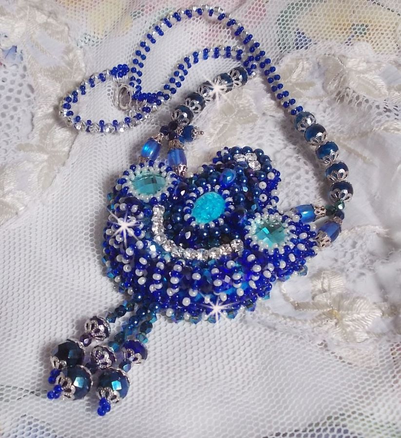 Paris Divine halskjede brodert med Swarovski-krystaller, bøhmiske krystallperler og frøperler 