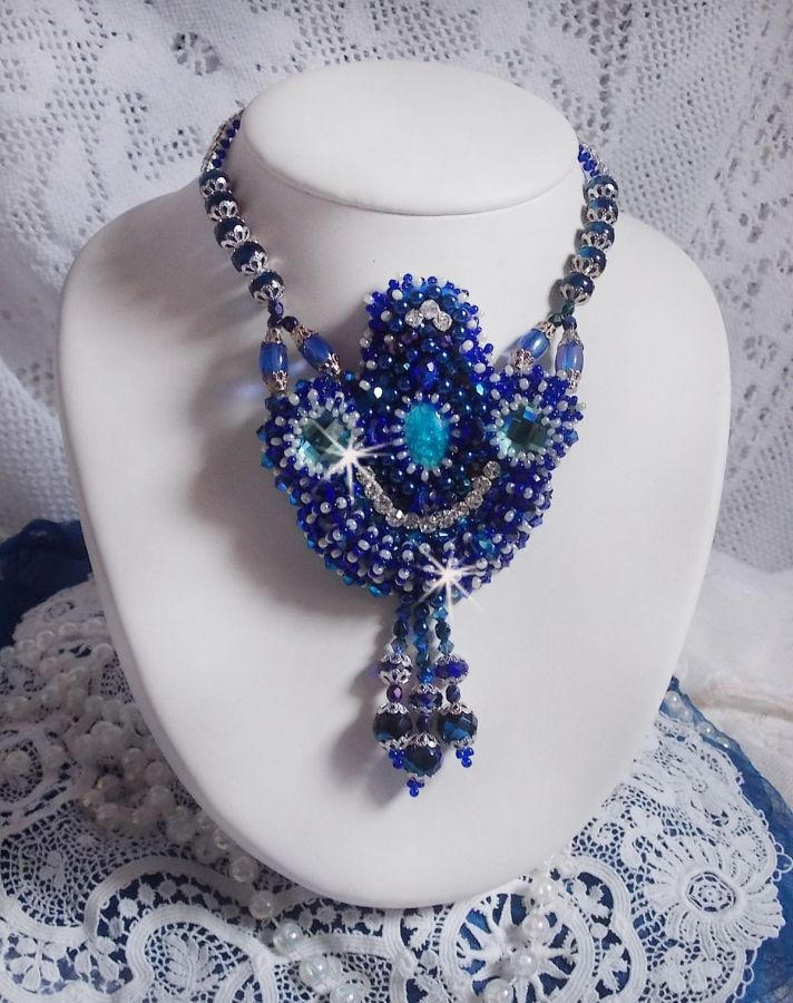 Paris Divine halskjede brodert med Swarovski-krystaller, bøhmiske krystallperler og frøperler 