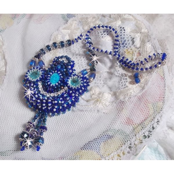 Paris Divine halskjede brodert med Swarovski-krystaller, b&oslash;hmiske krystallperler og fr&oslash;perler 