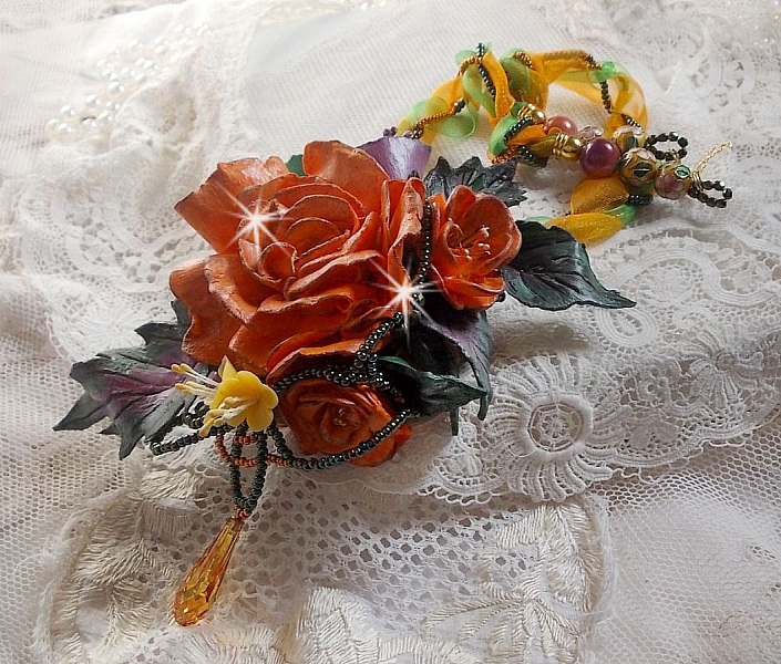 Douceur de Printemps anheng halskjede laget i kaldt porselen og forskjellige perler