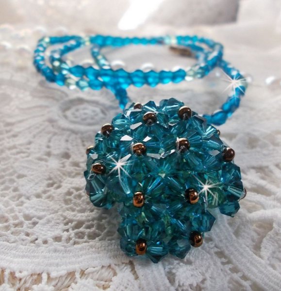 Smaragd anheng halskjede med Swarovski krystall spinnere og fasetter