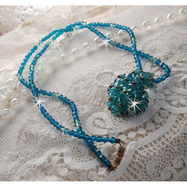 Smaragd anheng halskjede med Swarovski krystall spinnere og fasetter