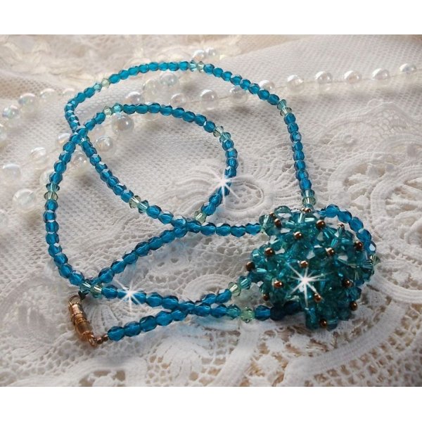 Smaragd anheng halskjede med Swarovski krystall spinnere og fasetter