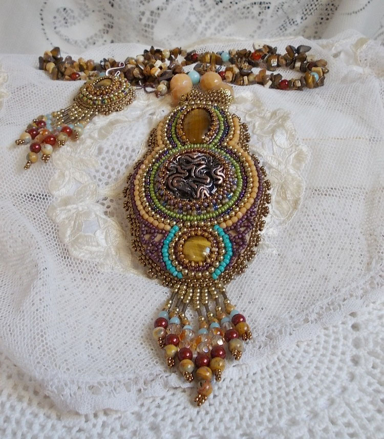 Fauve anheng halskjede brodert med flere tigerøyne, Haute-Couture-stil