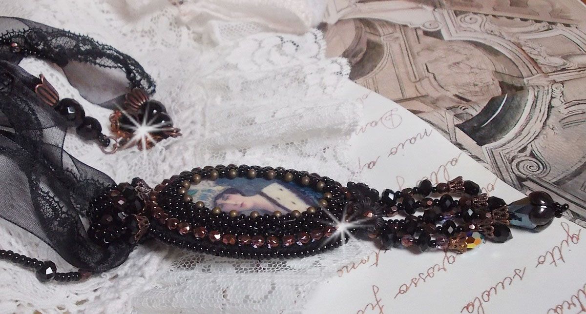 Midnight Daisy anheng halskjede med svarte perler og Swarovski-krystaller