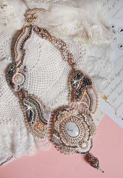 Angelique Marquise des Anges Haute-Couture halskjede brodert med edelstener og Swarovski-krystaller